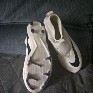 Youth Nike Air Zoom soccer cleats size 6Y